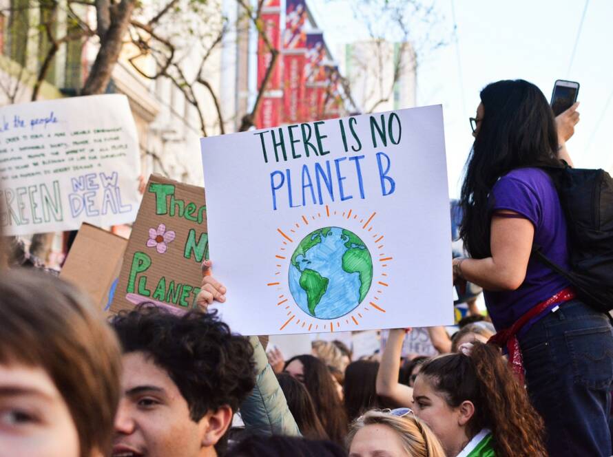 Des manifestants préoccupés par le climat, à San Francisco, aux États-Unis, protestent contre l'inaction face au réchauffement climatique.